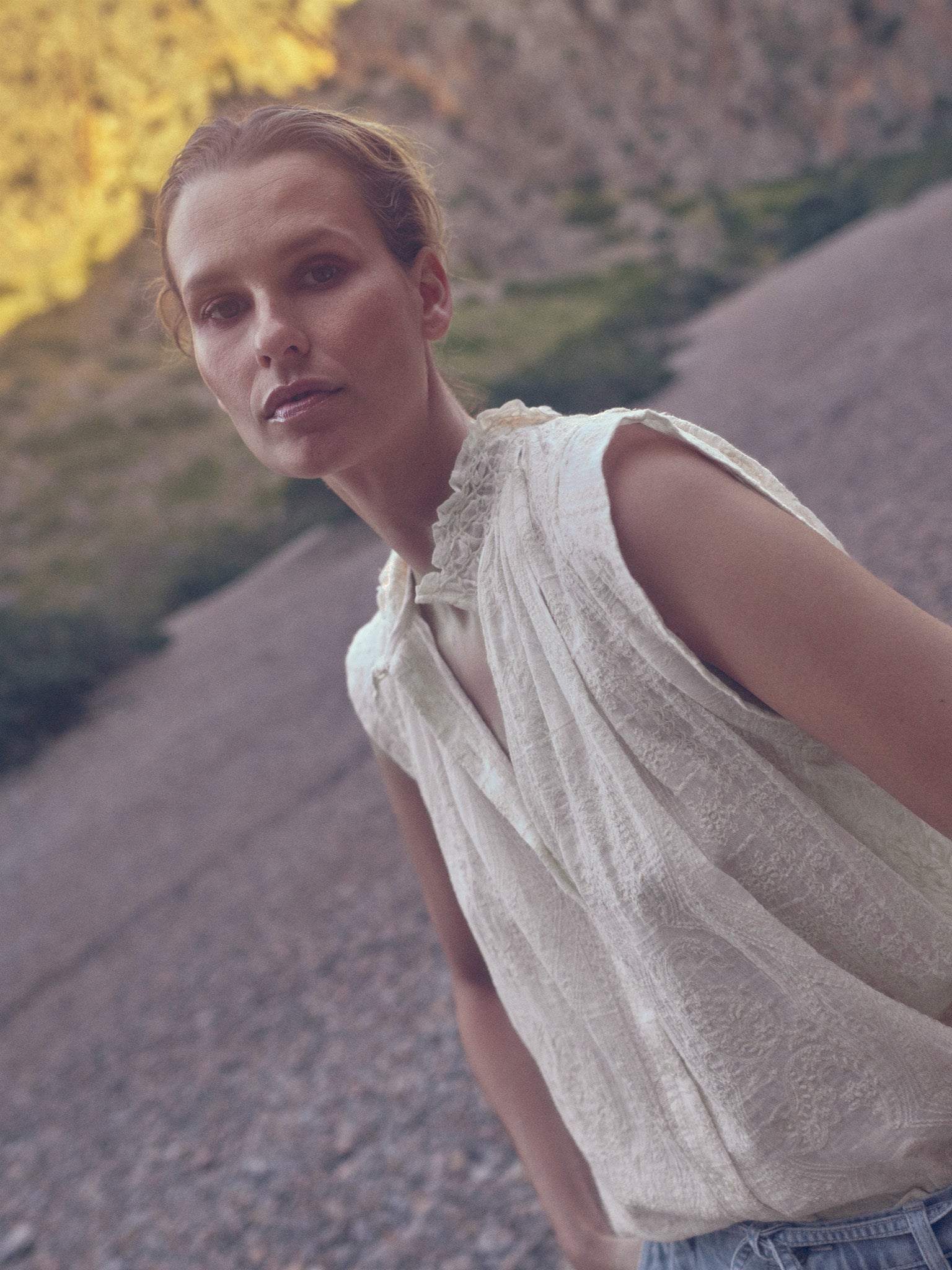 Modelshot / Ecru / Detail